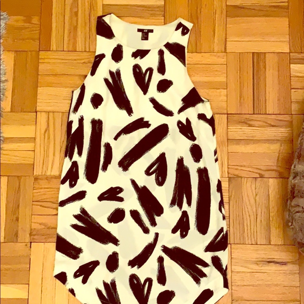 Black and white abstract heart print dress